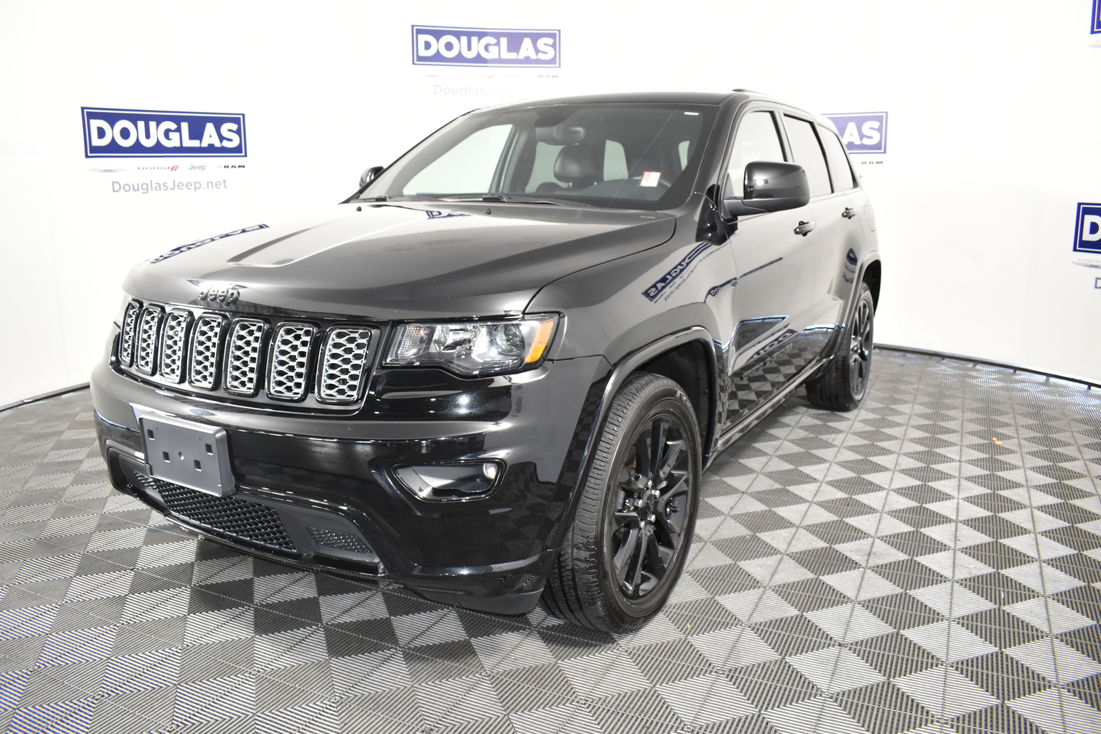 PreOwned 2018 Jeep Grand Cherokee Altitude 4x2 *Ltd Avail