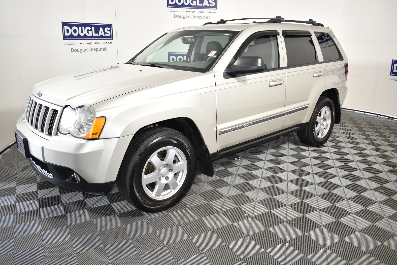 Pre-Owned 2010 Jeep Grand Cherokee RWD 4dr Laredo Sport ...