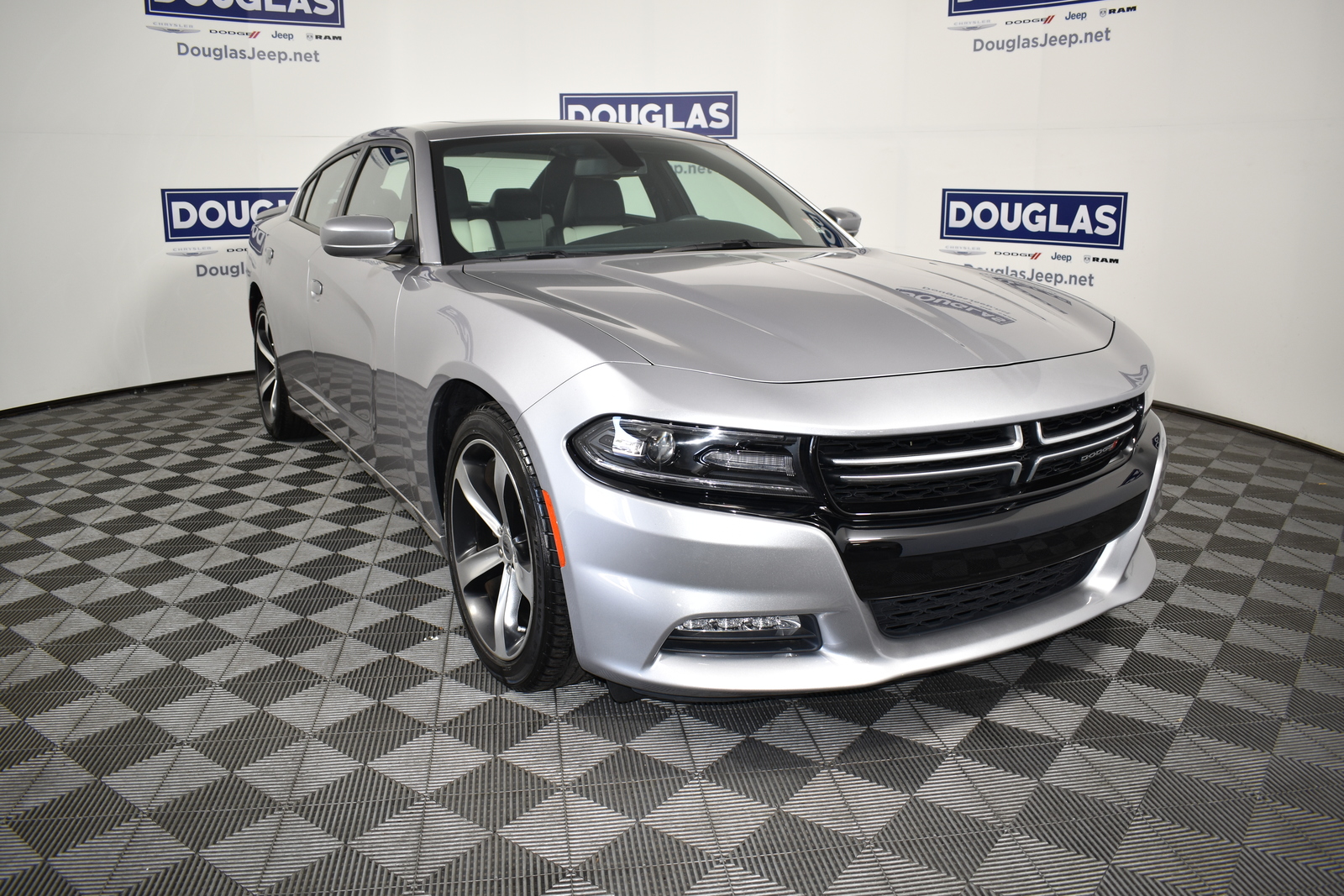 Pre Owned 2017 Dodge Charger Sxt Rwd 4dr Car In Venice P20119 Douglas Jcdr 0373