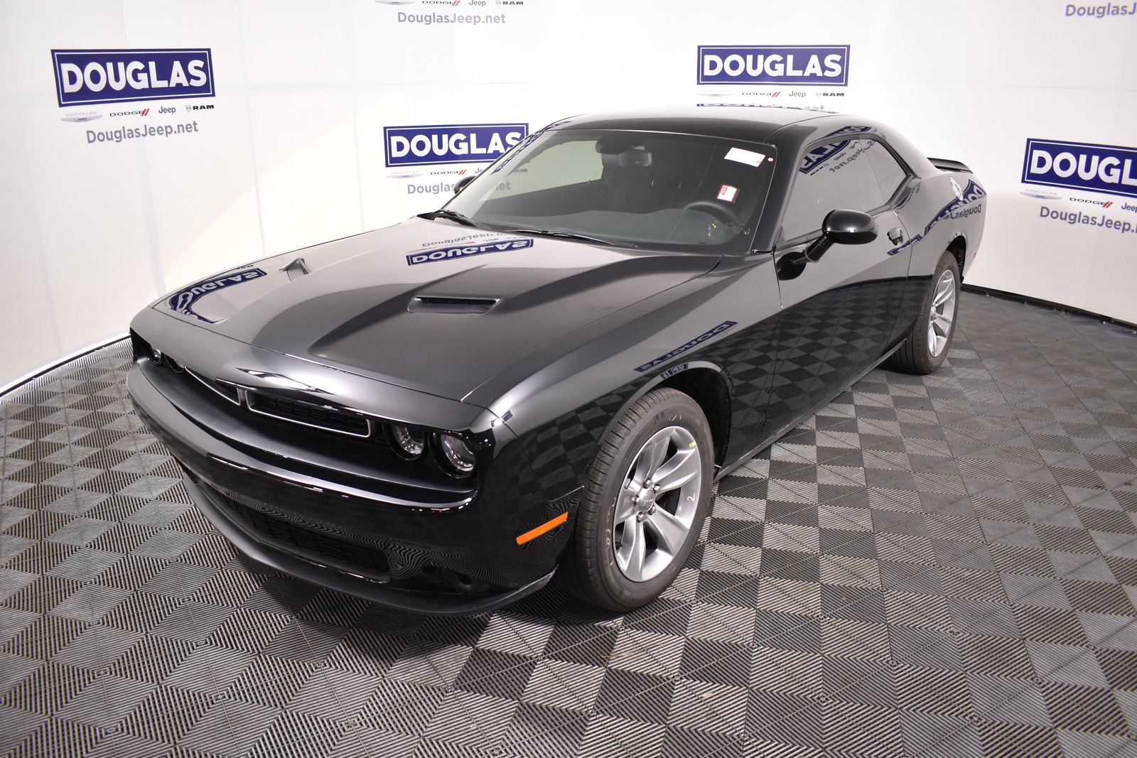 New 2020 DODGE Challenger SXT RWD Coupe in Venice #CHL002 | Douglas JCDR