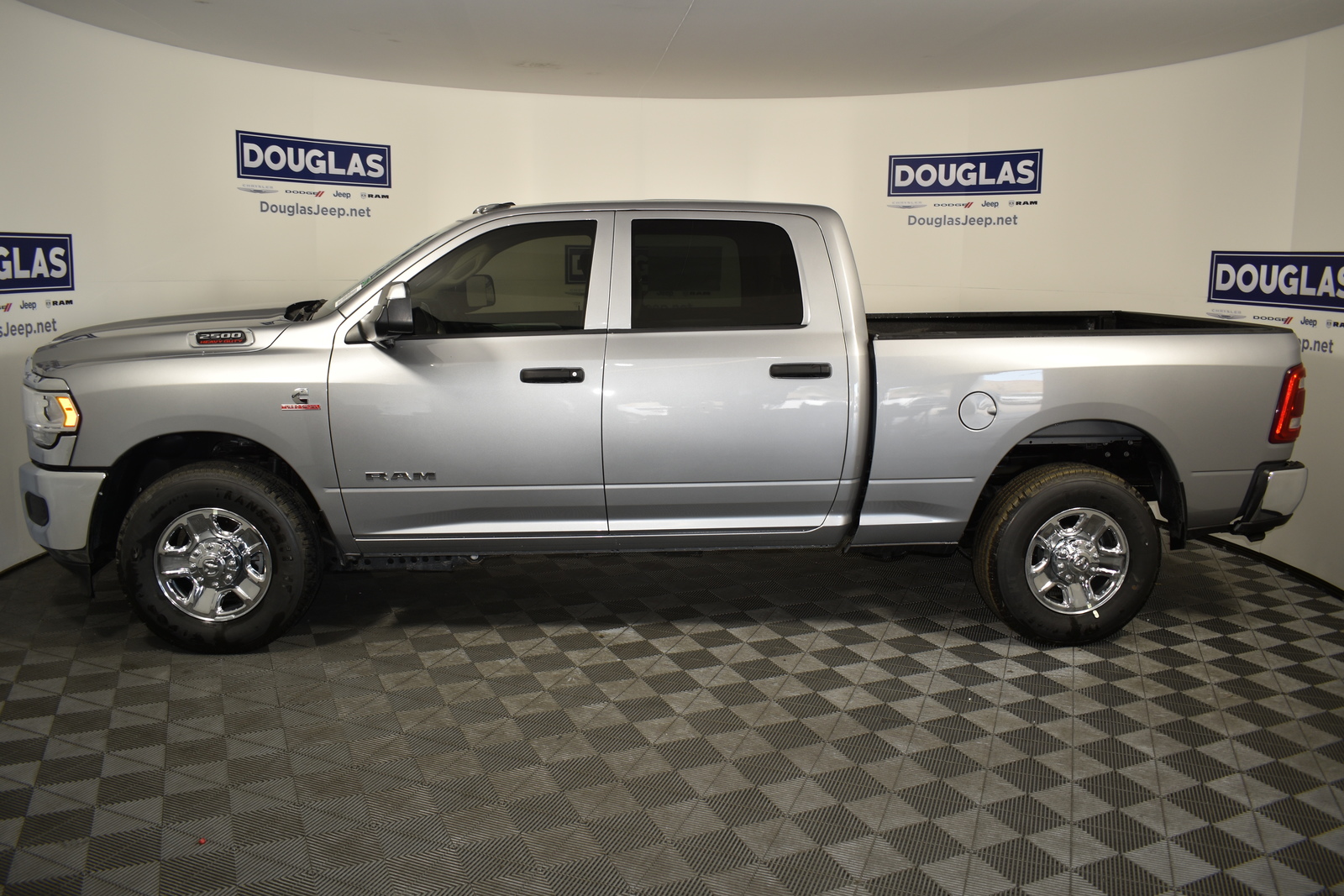 New 2020 RAM 2500 Tradesman 4x2 Crew Cab 6'4 Box Crew Cab in Venice # ...